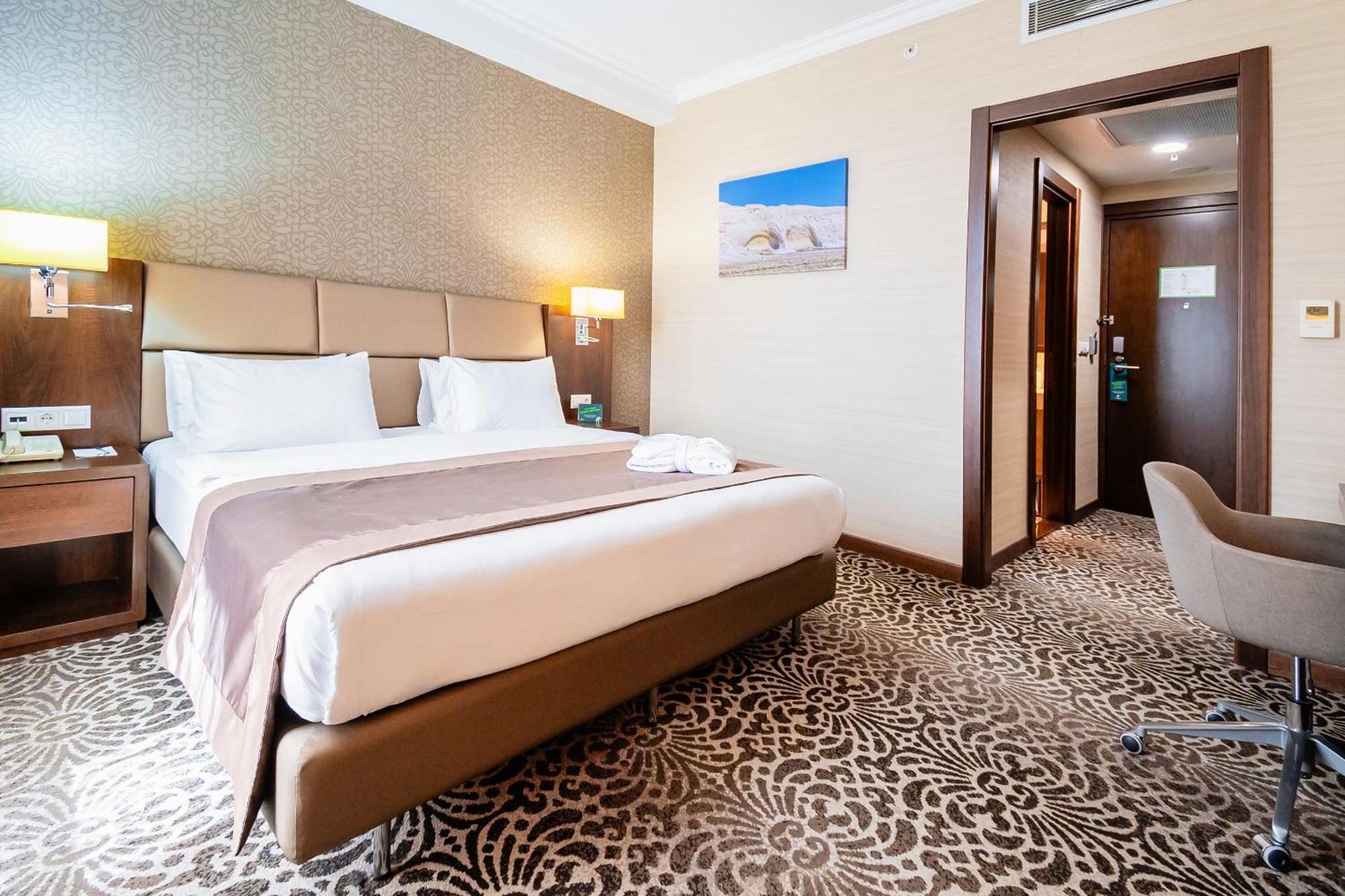 Holiday Inn Aktau By Ihg Екстериор снимка
