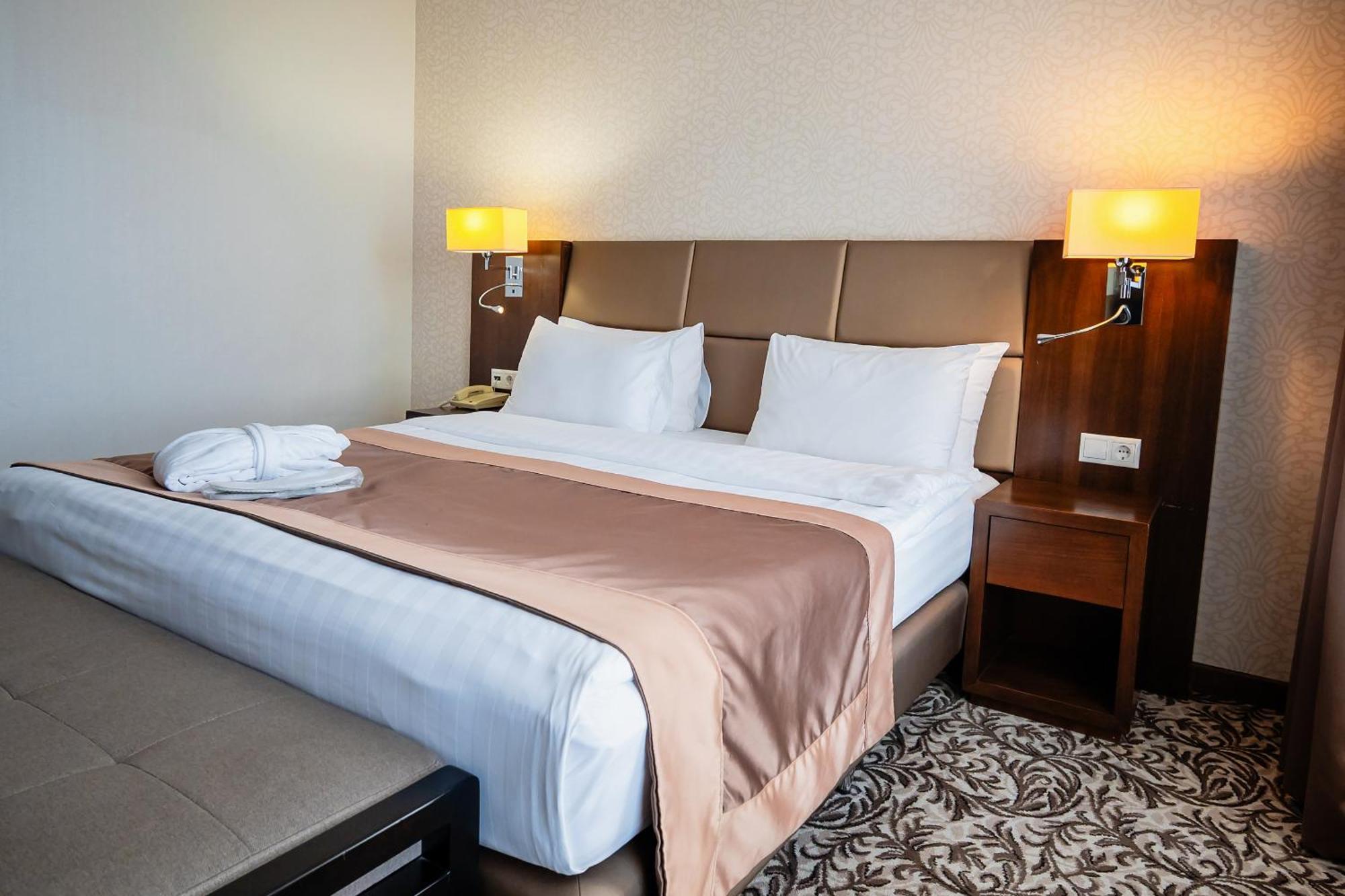 Holiday Inn Aktau By Ihg Екстериор снимка