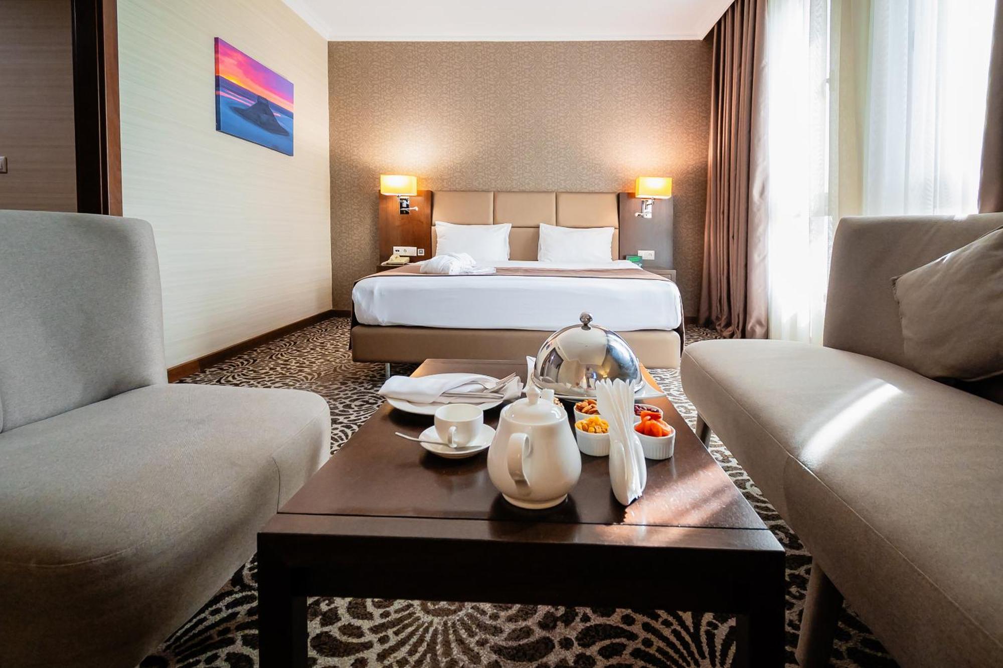 Holiday Inn Aktau By Ihg Екстериор снимка