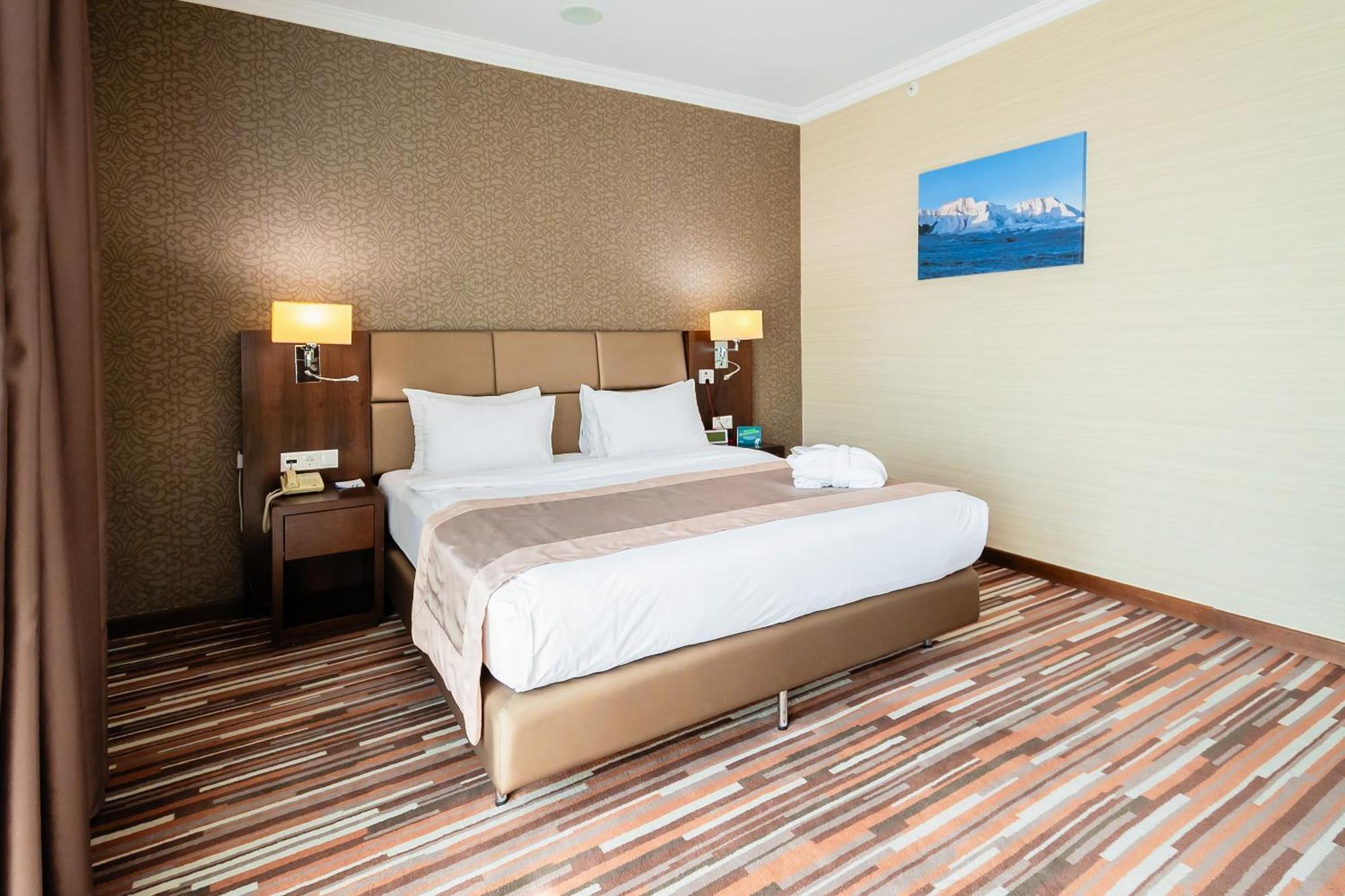 Holiday Inn Aktau By Ihg Екстериор снимка
