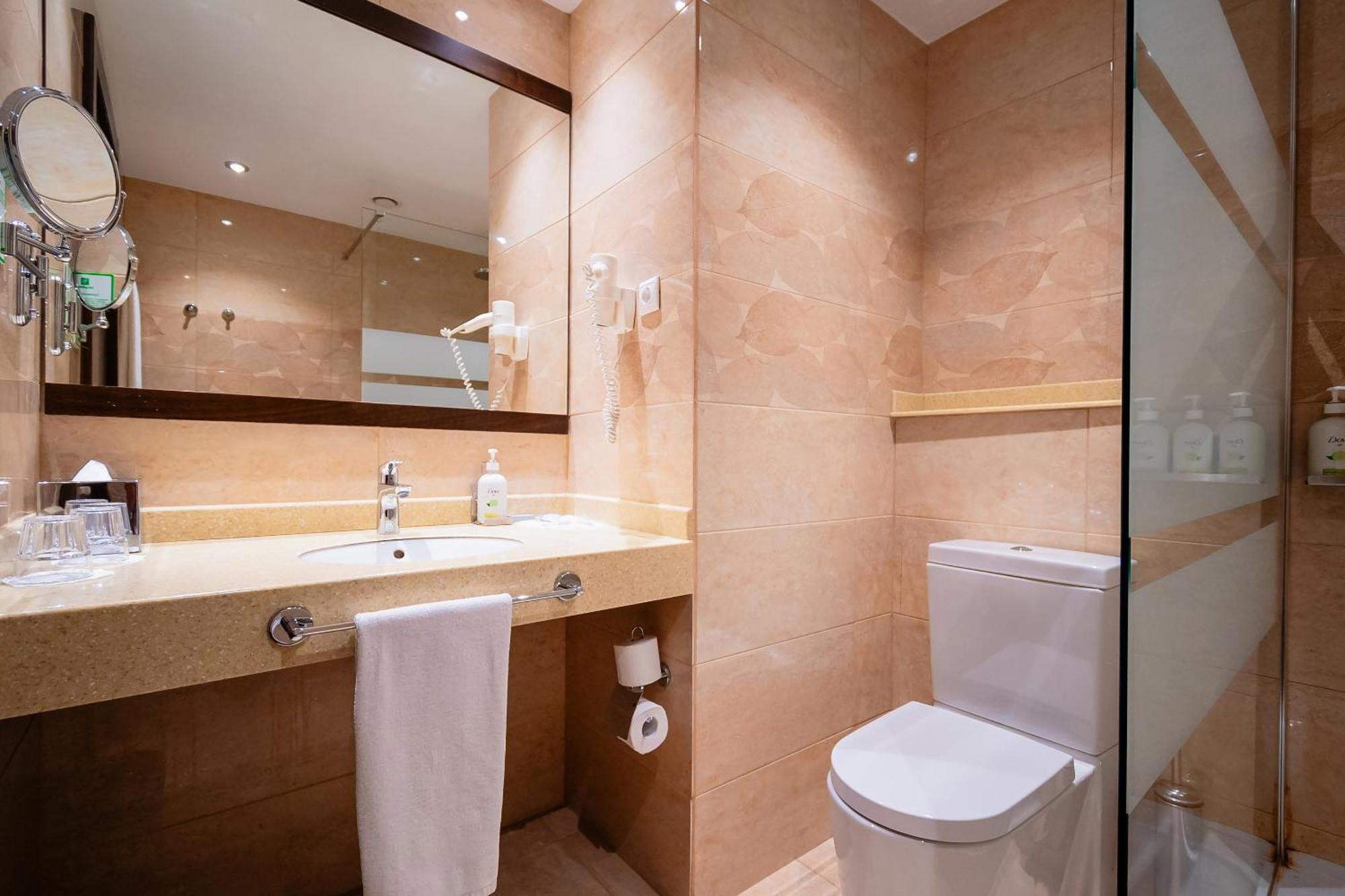 Holiday Inn Aktau By Ihg Екстериор снимка
