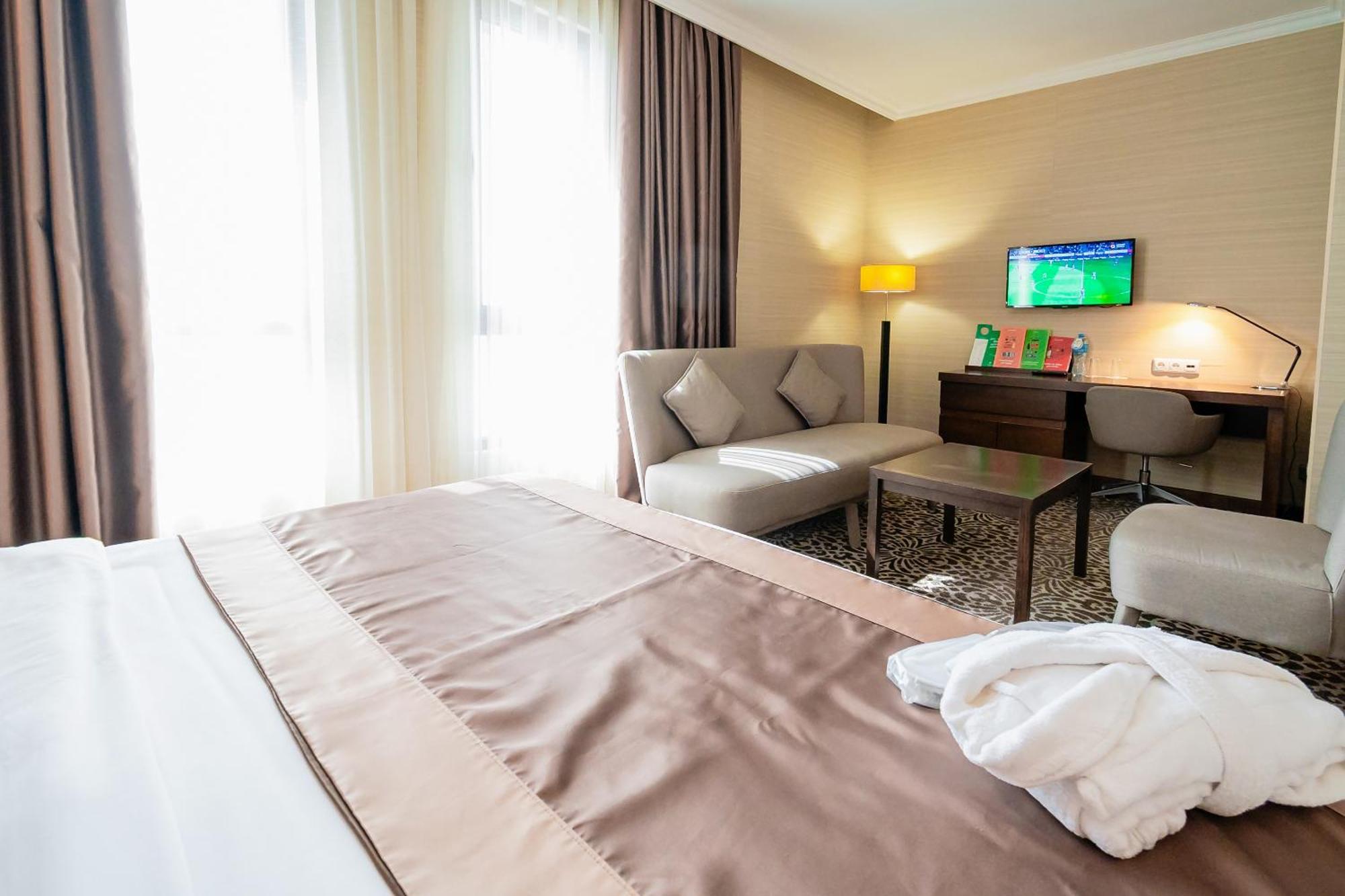 Holiday Inn Aktau By Ihg Екстериор снимка