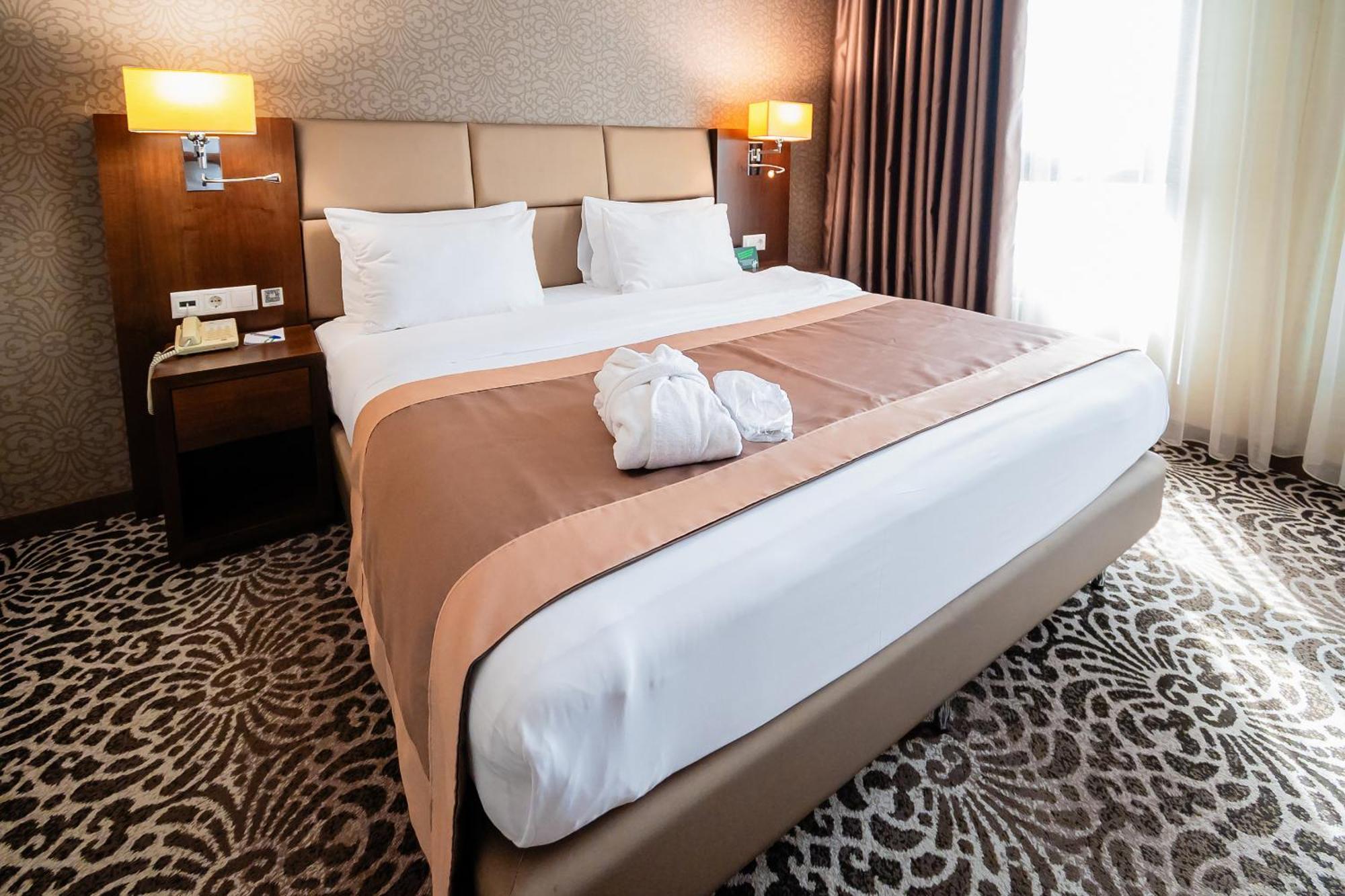 Holiday Inn Aktau By Ihg Екстериор снимка