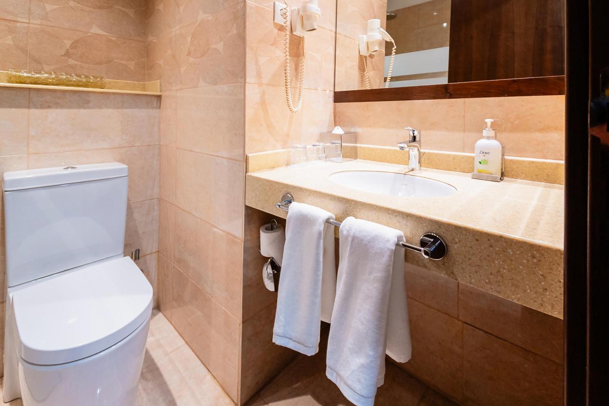 Holiday Inn Aktau By Ihg Екстериор снимка