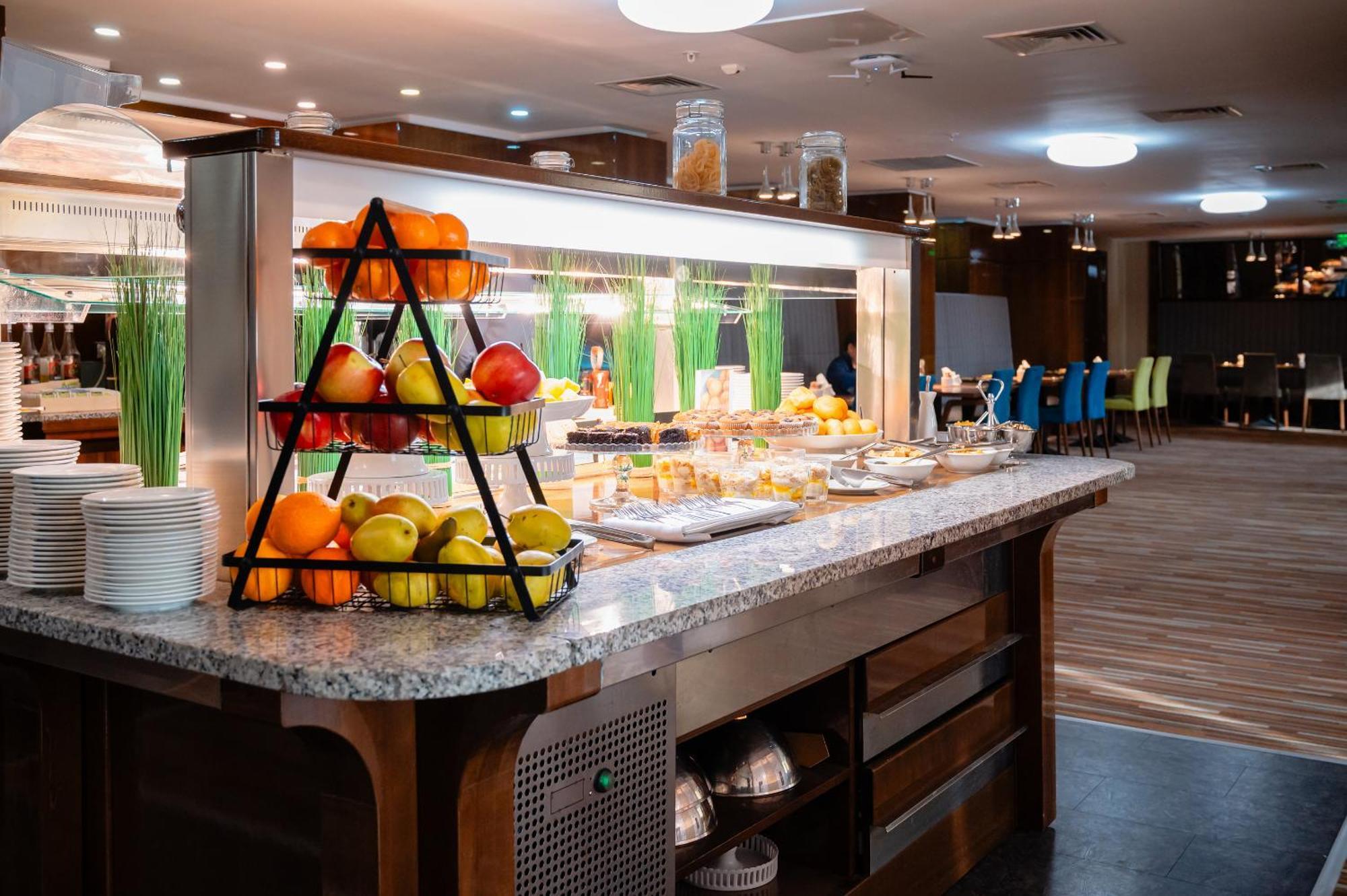 Holiday Inn Aktau By Ihg Екстериор снимка