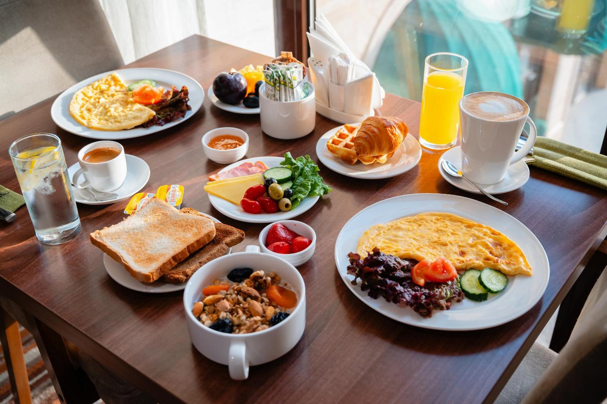 Holiday Inn Aktau By Ihg Екстериор снимка