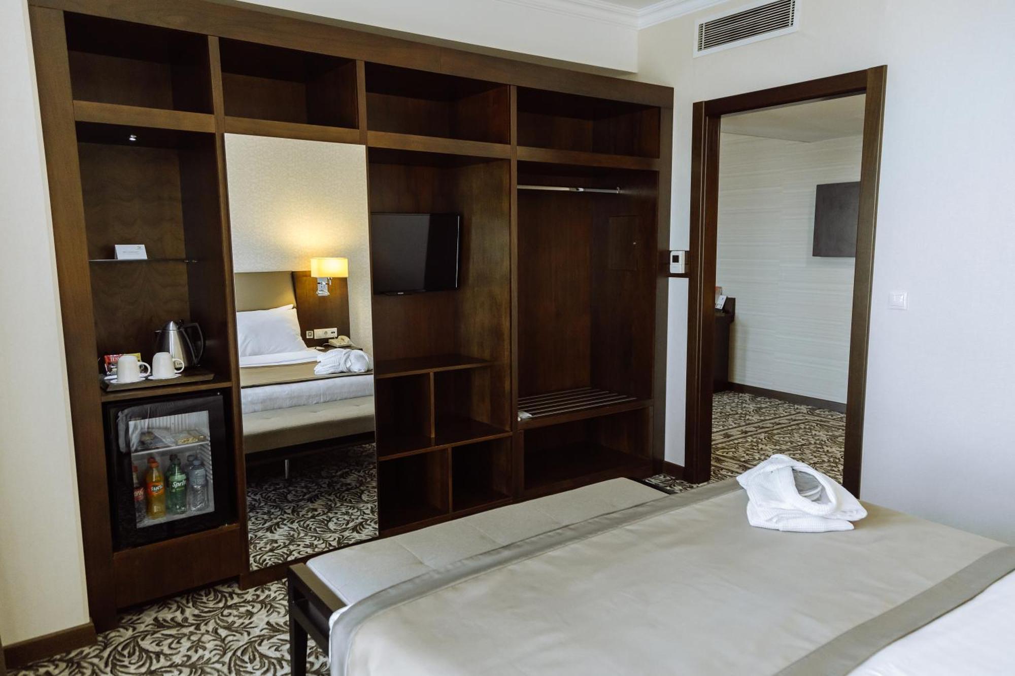 Holiday Inn Aktau By Ihg Екстериор снимка