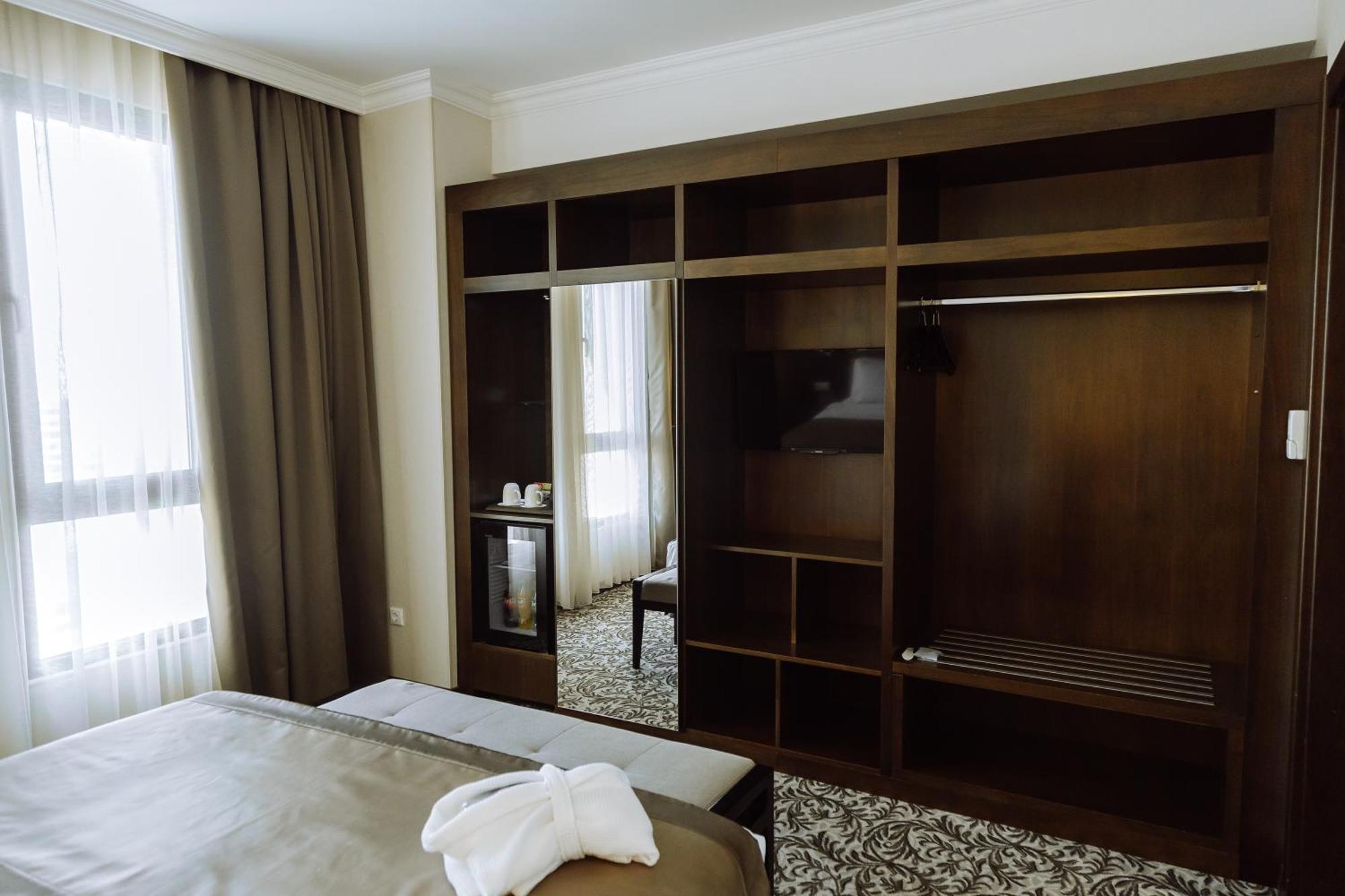 Holiday Inn Aktau By Ihg Екстериор снимка