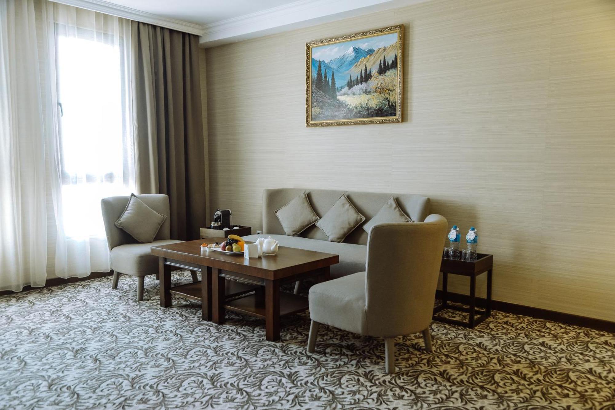 Holiday Inn Aktau By Ihg Екстериор снимка