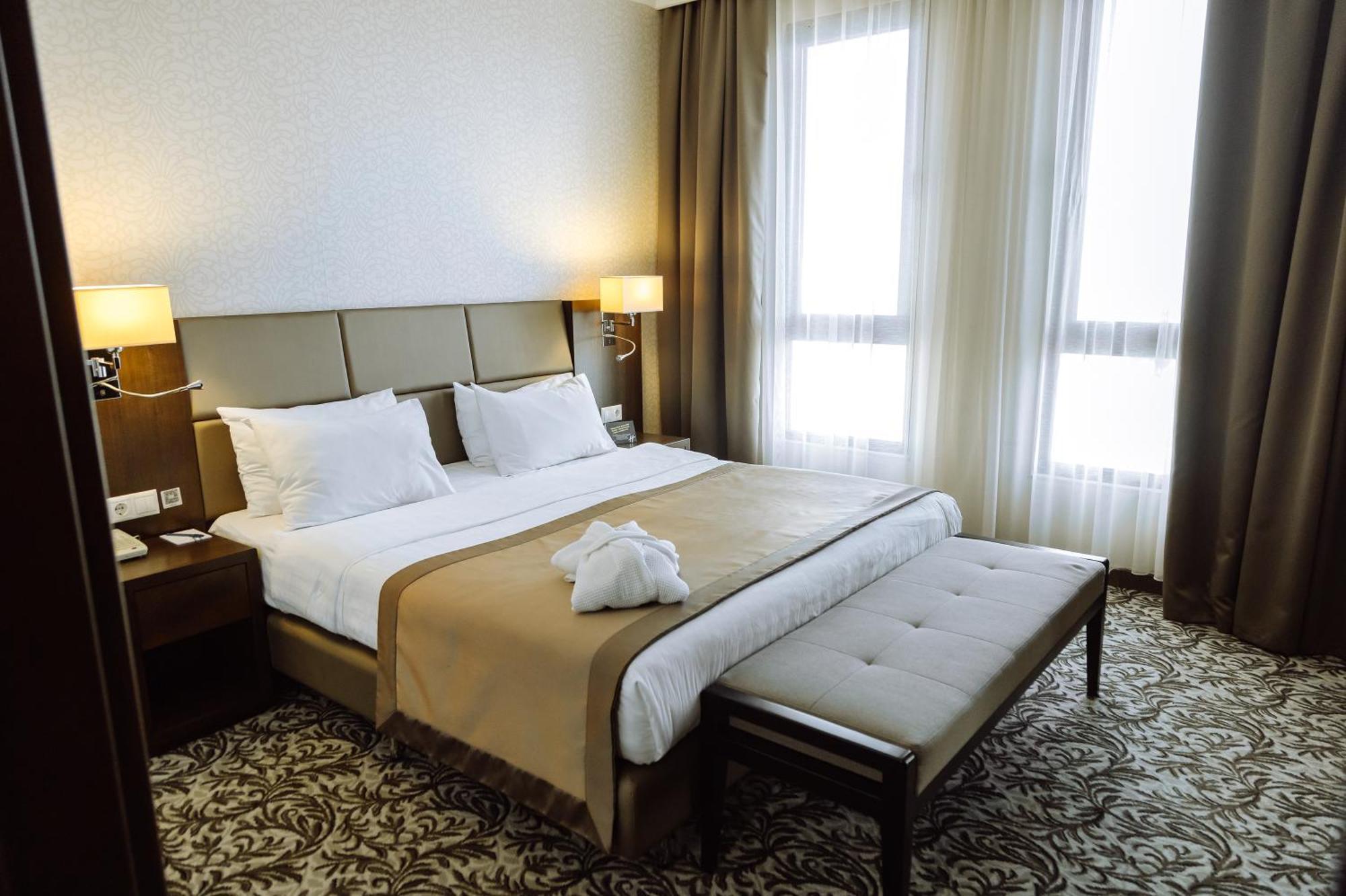 Holiday Inn Aktau By Ihg Екстериор снимка