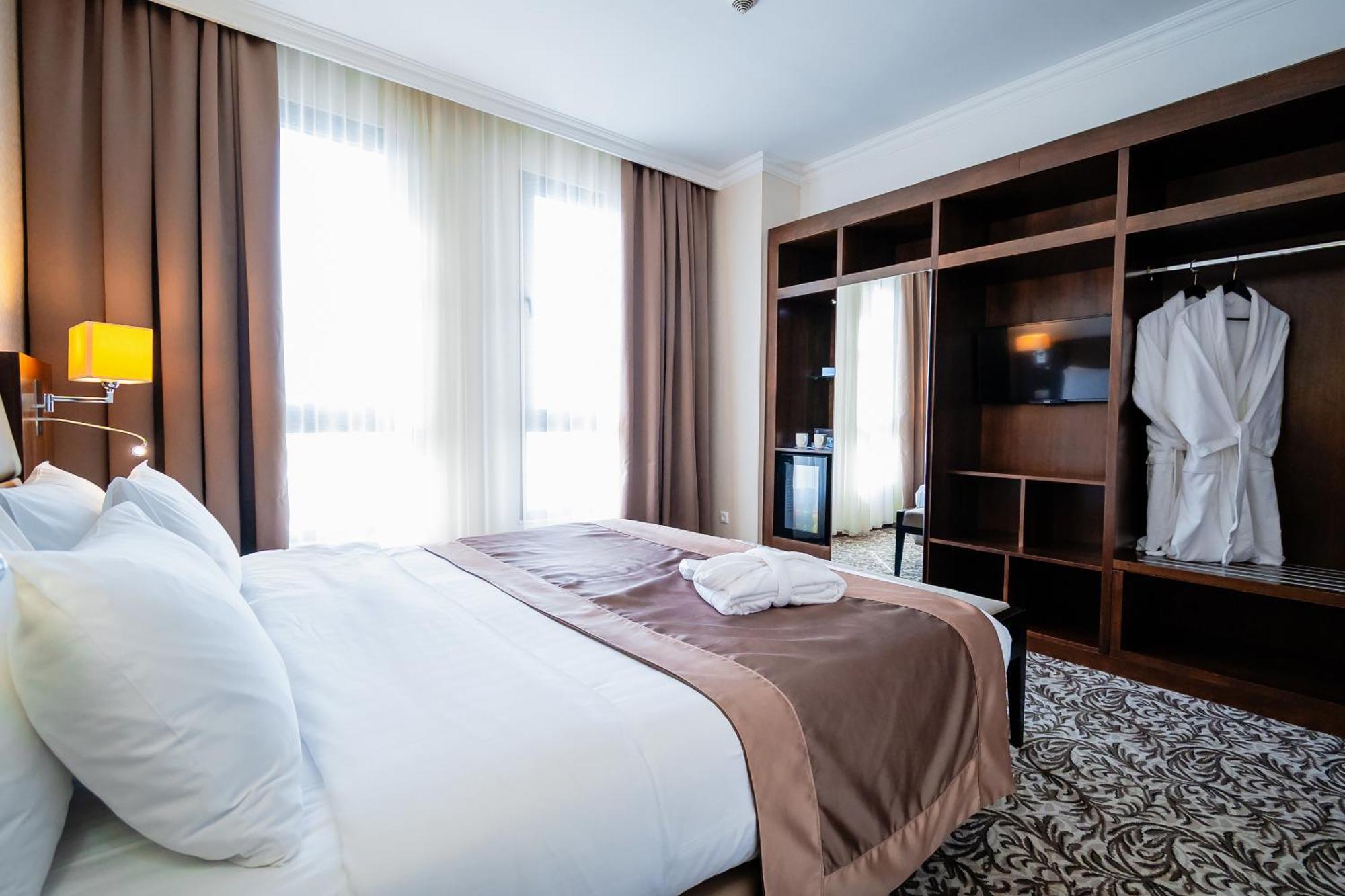 Holiday Inn Aktau By Ihg Екстериор снимка