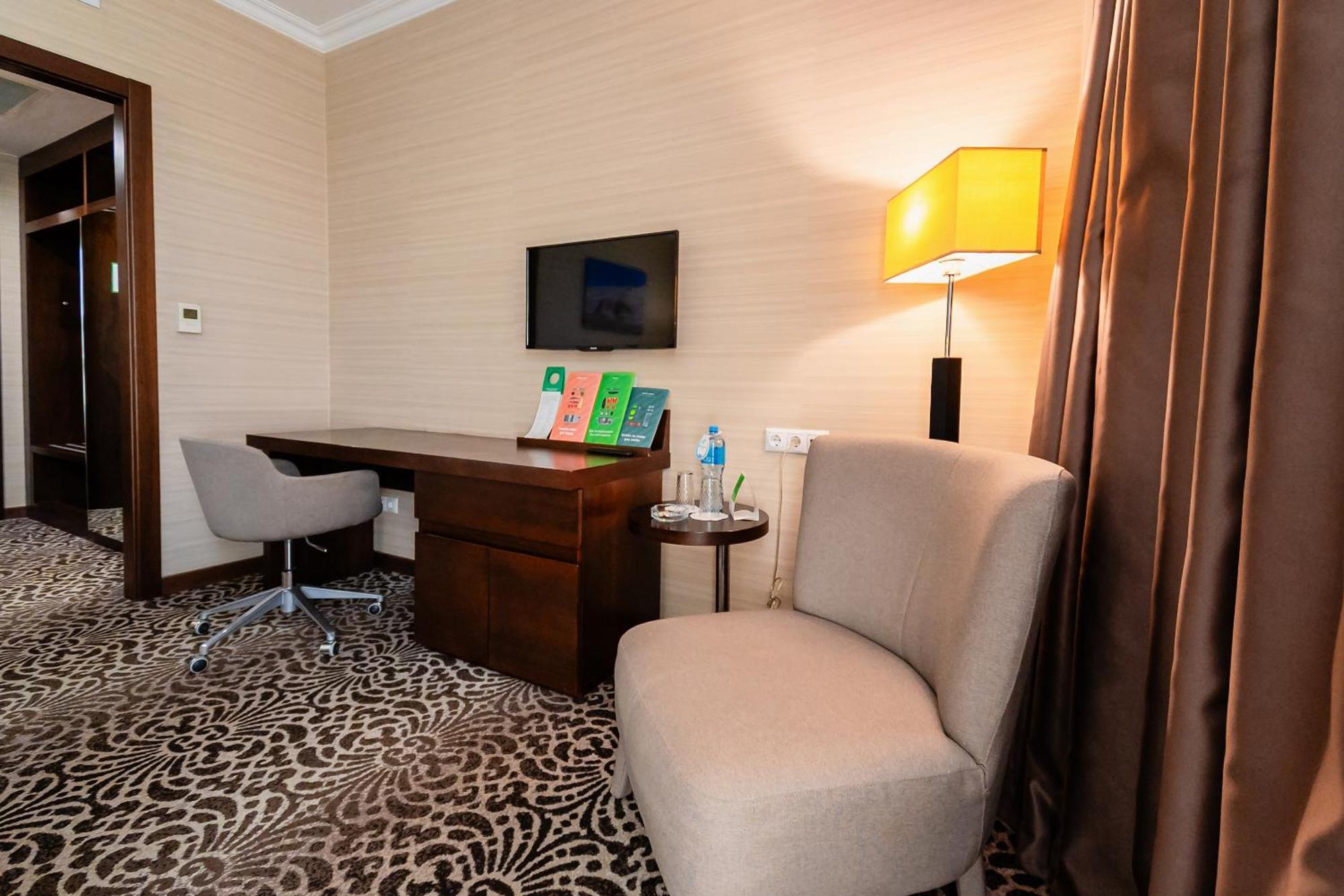 Holiday Inn Aktau By Ihg Екстериор снимка