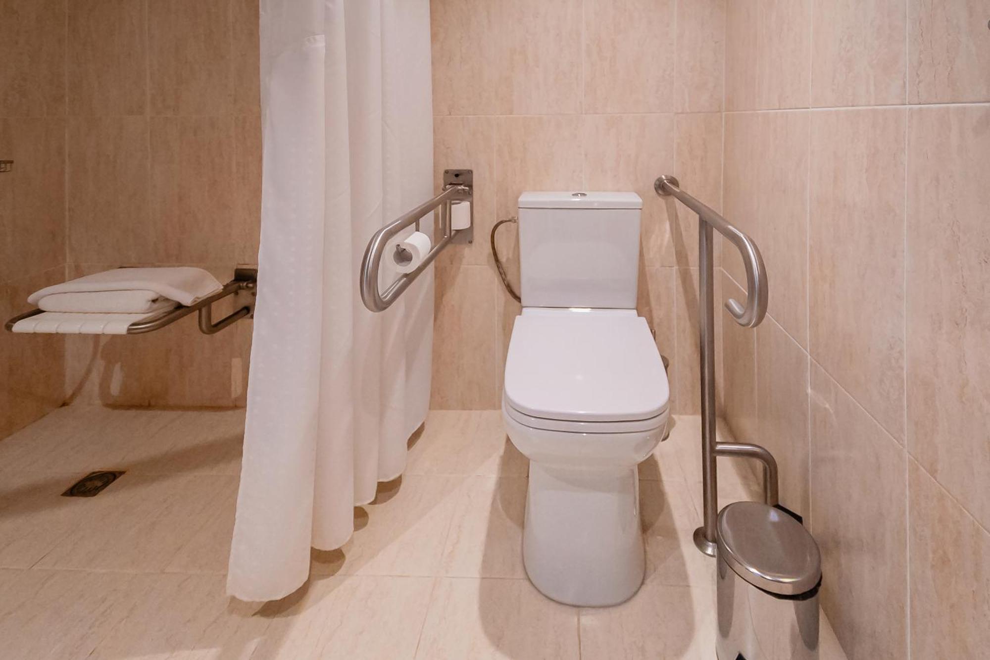 Holiday Inn Aktau By Ihg Екстериор снимка