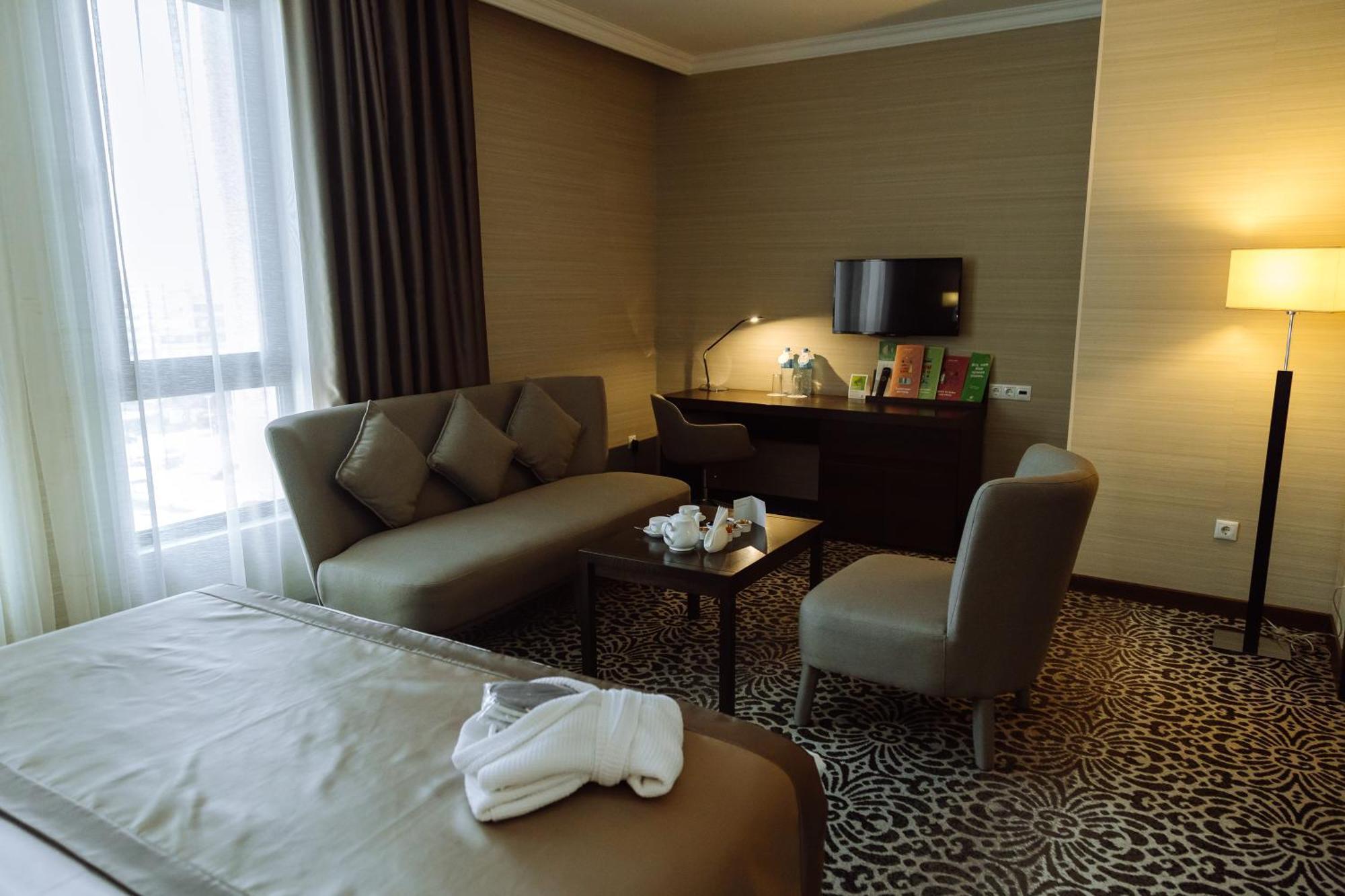 Holiday Inn Aktau By Ihg Екстериор снимка