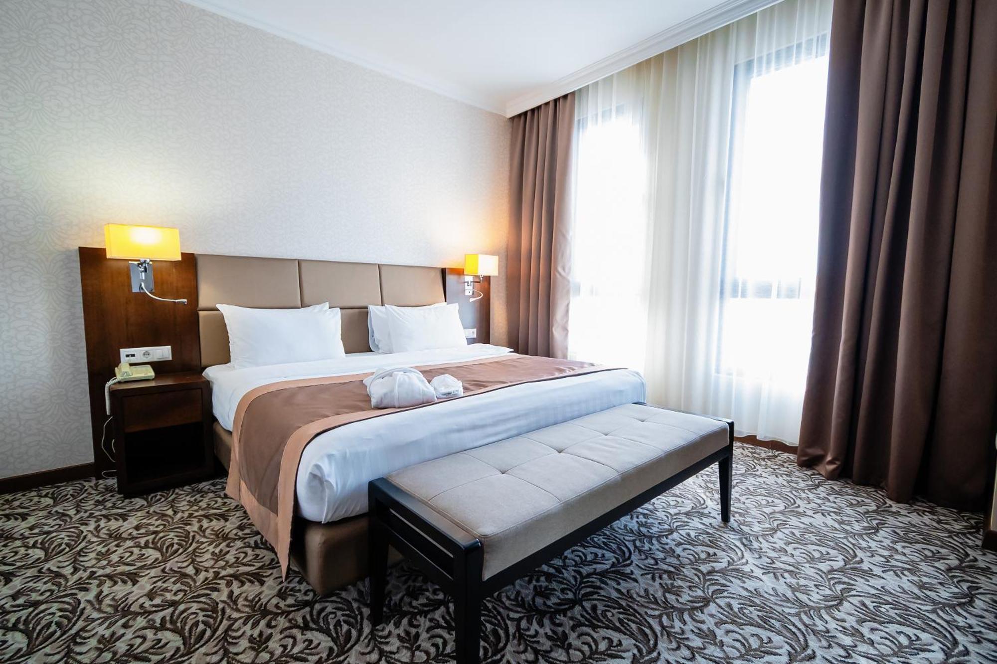 Holiday Inn Aktau By Ihg Екстериор снимка