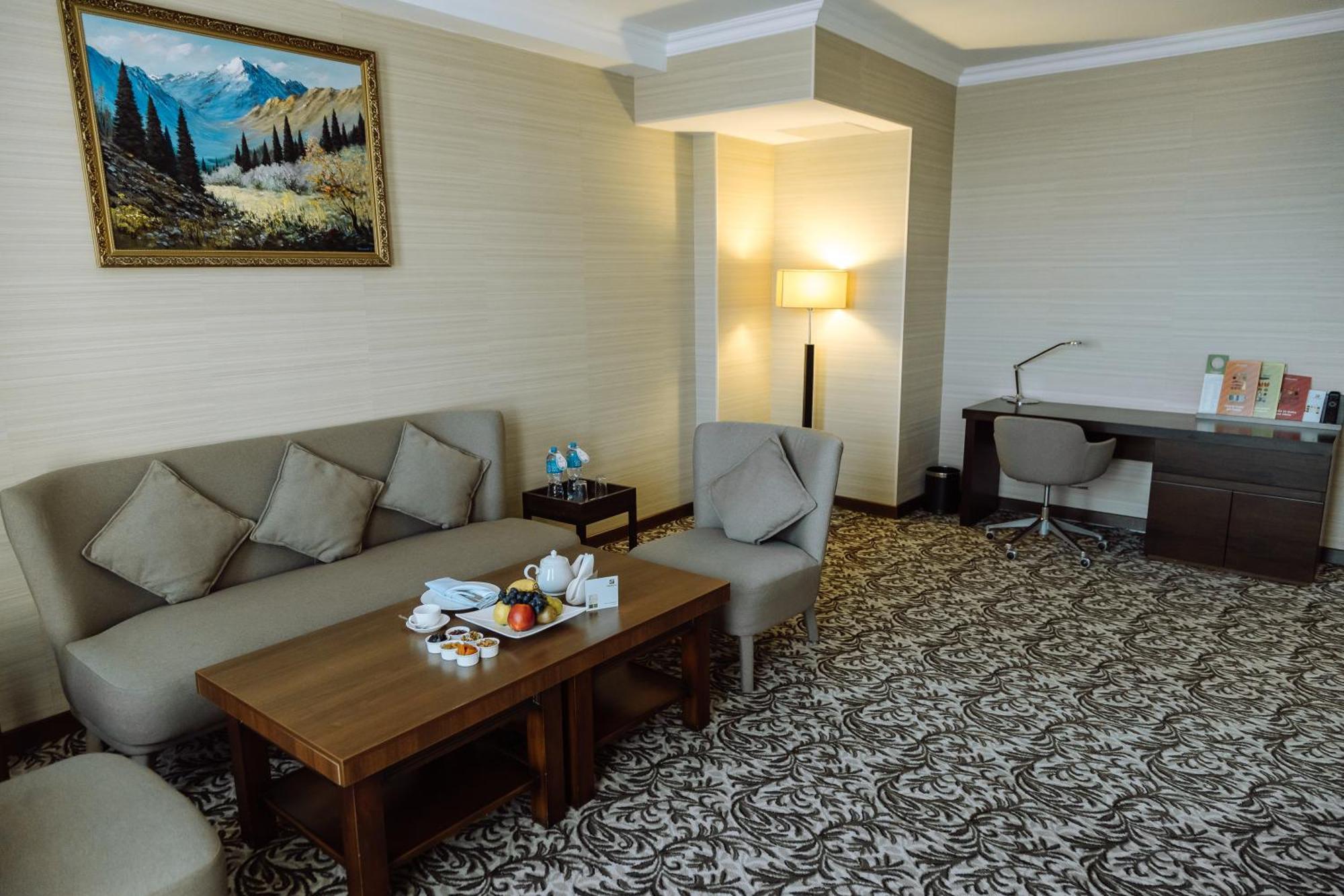 Holiday Inn Aktau By Ihg Екстериор снимка