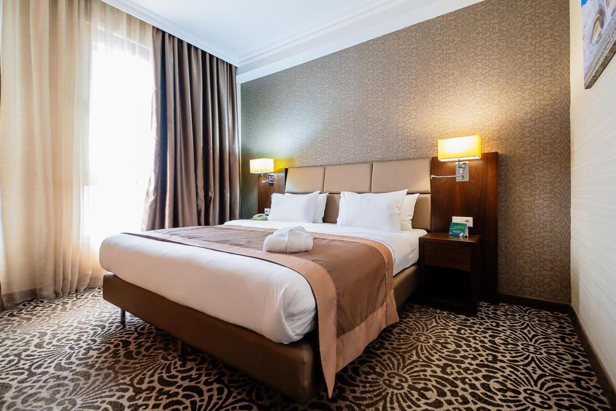 Holiday Inn Aktau By Ihg Екстериор снимка