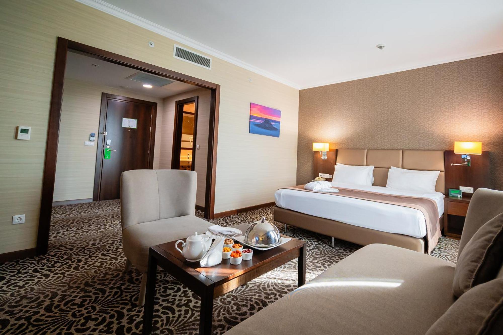 Holiday Inn Aktau By Ihg Екстериор снимка